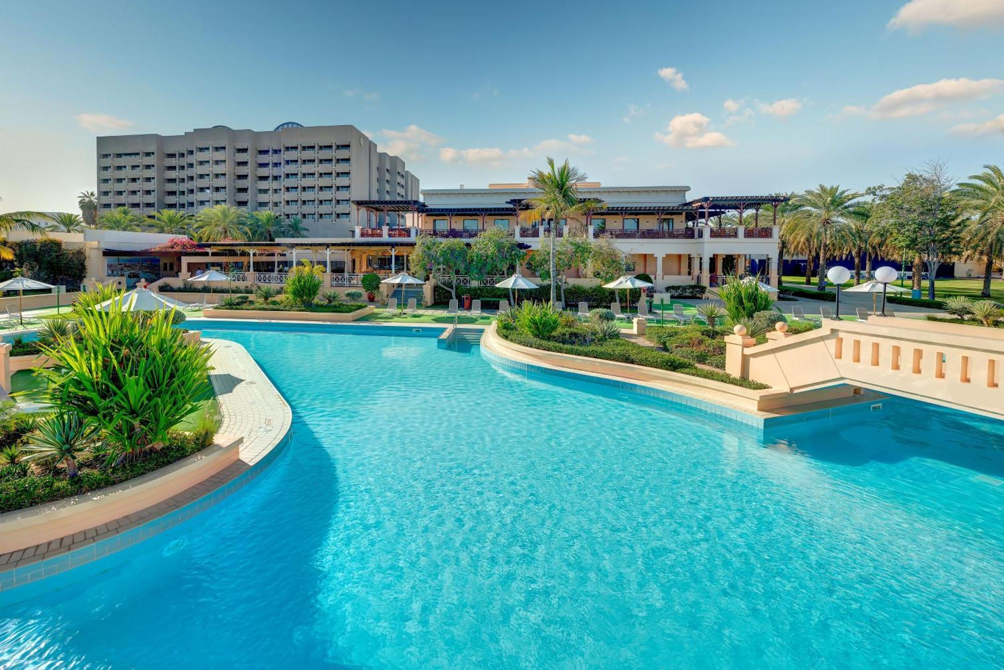 Intercontinental Muscat By Ihg Hotel Ngoại thất bức ảnh The pool at the Royal Mirage